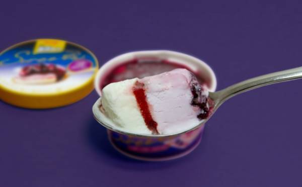 2種のベリーソース＆フロマージュの酸味とコクがたまらない！明治スーパーカップSweet‘sから新製品
