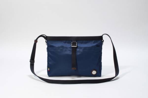 イタリア・リモンタ社のナイロンを本体生地に採用。オロビアンコの最新コレクション「NUOVO」