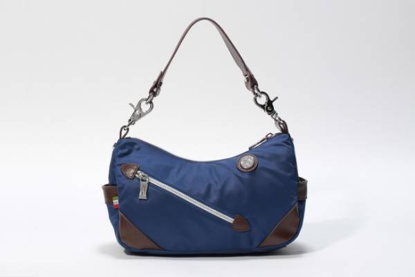 イタリア・リモンタ社のナイロンを本体生地に採用。オロビアンコの最新コレクション「NUOVO」