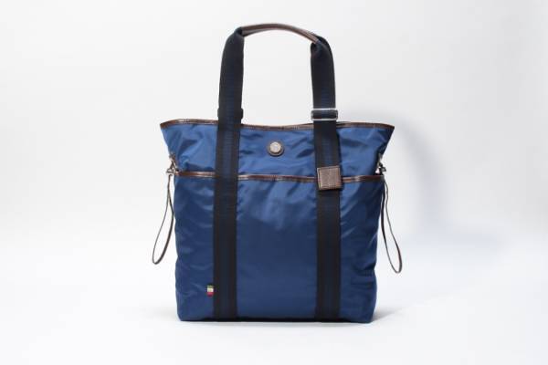 イタリア・リモンタ社のナイロンを本体生地に採用。オロビアンコの最新コレクション「NUOVO」