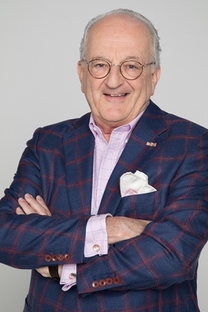 ロイヤル・アッシャーが、オリジナルカット誕生20周年を祝した新作ジュエリーを発表