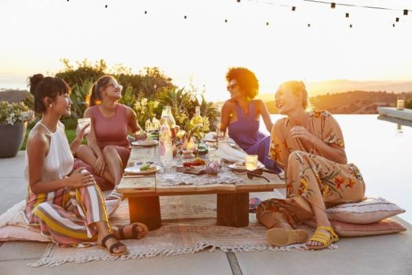 スタイリッシュなデザインで夏の装いに最適な「クロックス トゥルム コレクション」が新登場