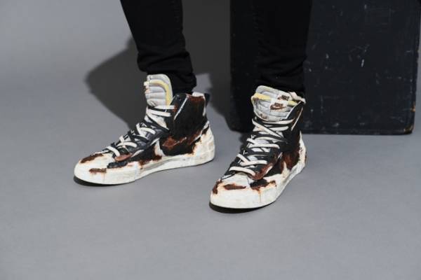 スチュリートから業界を騒がせた「sacai × NIKE BLAZER MID」をベースにしたリメイクモデルの再販決定