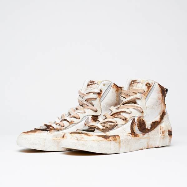 スチュリートから業界を騒がせた「sacai × NIKE BLAZER MID」をベースにしたリメイクモデルの再販決定