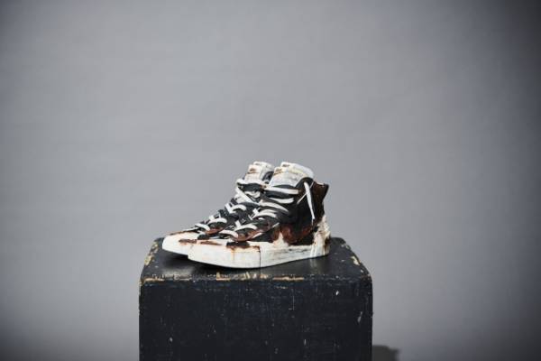 スチュリートから業界を騒がせた「sacai × NIKE BLAZER MID」をベースにしたリメイクモデルの再販決定