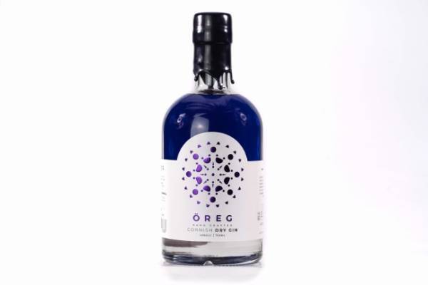 UKで今人気のブルー色のジン。飲み方で色の変化が楽しめるクラフトジン登場