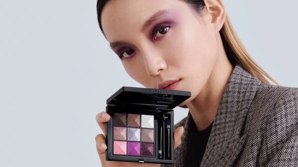 美しいジェムストーンの煌めきをダークなカラーで楽しむ秋色メイク。ジバンシイのフォール コレクション