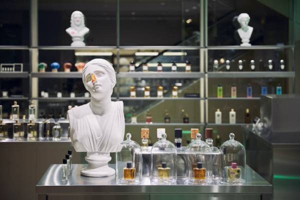 NOSE SHOPがニュウマン横浜にオープン! 初登場のクレーンゲーム「香水キャッチャー」も必見