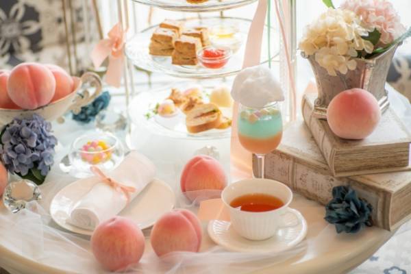 ホテル ラ・スイート神戸ハーバーランドで過ごす、麗しき「桃づくし」のアフタヌーンティー