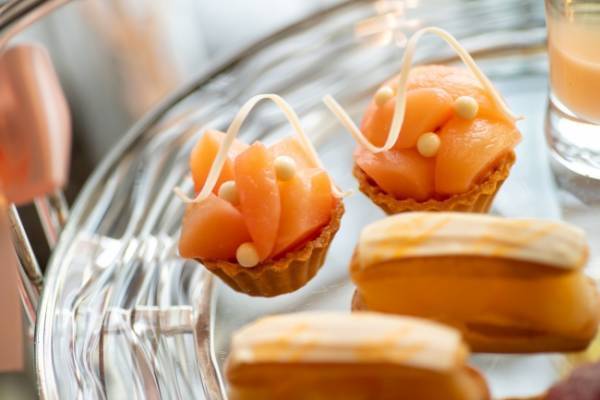 ホテル ラ・スイート神戸ハーバーランドで過ごす、麗しき「桃づくし」のアフタヌーンティー