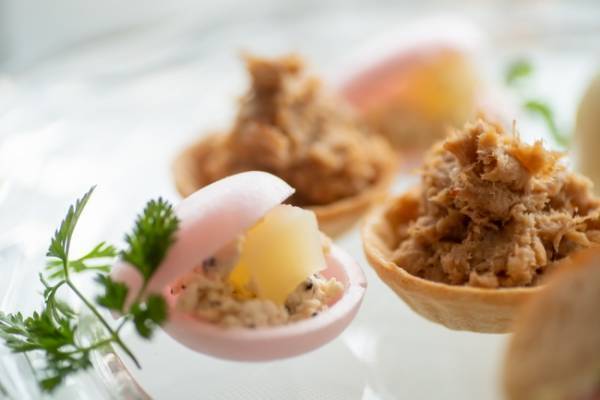 ホテル ラ・スイート神戸ハーバーランドで過ごす、麗しき「桃づくし」のアフタヌーンティー