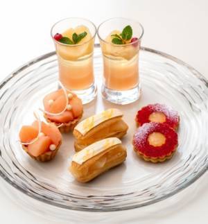 ホテル ラ・スイート神戸ハーバーランドで過ごす、麗しき「桃づくし」のアフタヌーンティー