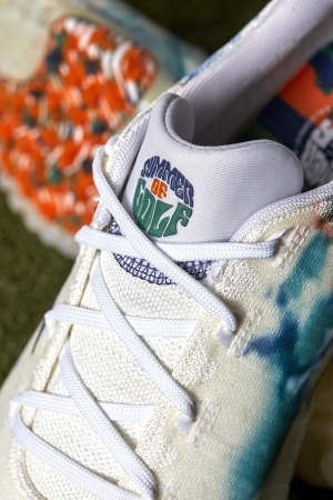 大人気の「コードカオス」がタイダイ柄デザインで登場! 夏の足元を飾るアディダスのゴルフシューズ