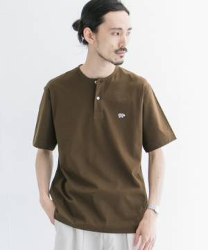 アーバンリサーチとSCYE BASICSが今年もコラボ。 2020夏は一から構築したヘンリーネックTシャツをリリース