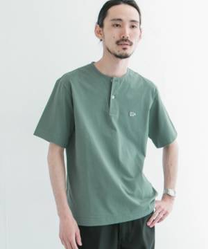 アーバンリサーチとSCYE BASICSが今年もコラボ。 2020夏は一から構築したヘンリーネックTシャツをリリース