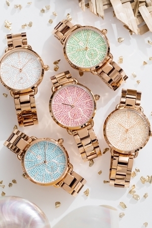 好運を運んでくれそうなキラキラした腕時計「LUCKY STAR」が登場