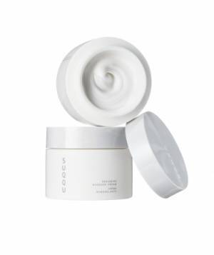 SUQQUの顔筋マッサージが新たなメソッドで進化。専用アイテムもリニューアルして新発売