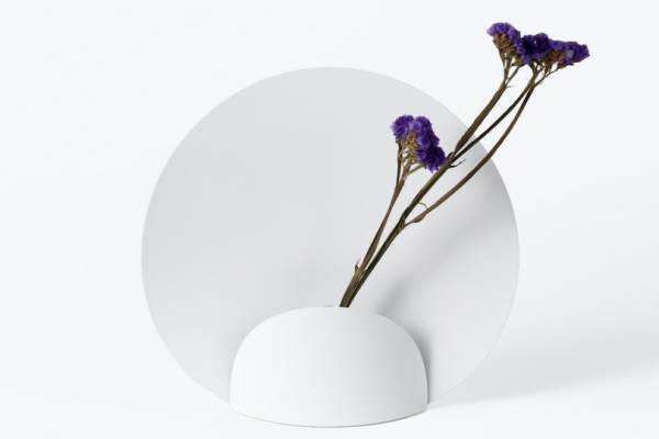 花をキャンバスに生けるように飾る花瓶「Picture」 OGUCHI / DESIGNのライフスタイルプロダクト【EDITOR'S PICK】