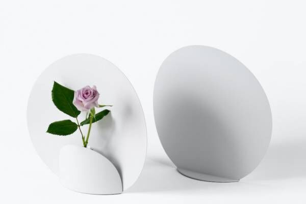 花をキャンバスに生けるように飾る花瓶「Picture」 OGUCHI / DESIGNのライフスタイルプロダクト【EDITOR'S PICK】