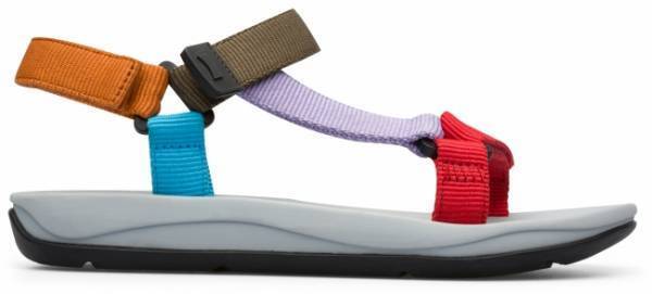 カンペールが提案する新コンセプト「サステナブルサマー」のサンダルがラインアップ