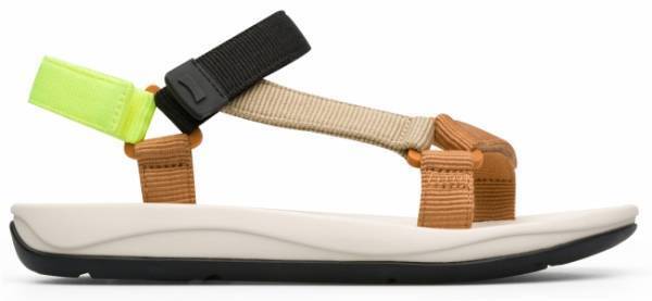 カンペールが提案する新コンセプト「サステナブルサマー」のサンダルがラインアップ