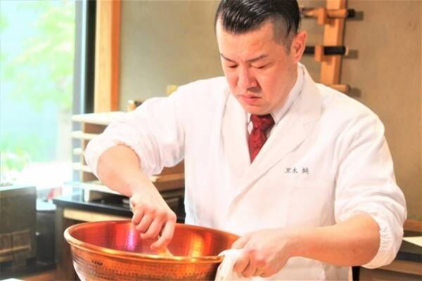 日本料理くろぎと高級スイーツGENDYのコラボで誕生した「ザ・プレミアムビターキャラメルバー 抹茶 黒木純監修」が期間限定で発売