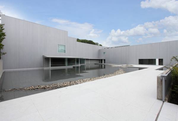 Mame Kurogouchi、長野県信濃美術館のスタッフユニフォームデザイナーに。制服の発表は来年1月を予定