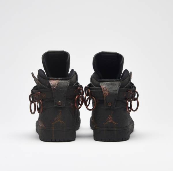 スチュリートからNIKE x COMME des GARCONSのAJ1に精巧な錆ペイントを施した新モデルが発売