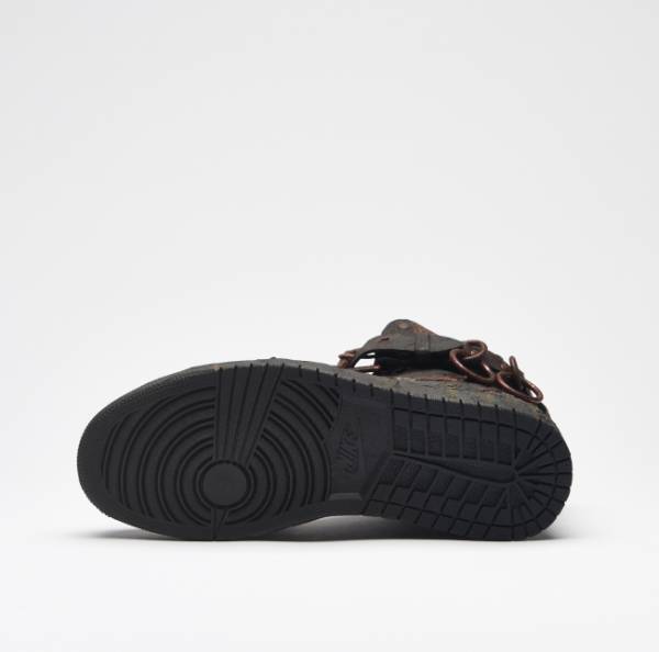 スチュリートからNIKE x COMME des GARCONSのAJ1に精巧な錆ペイントを施した新モデルが発売