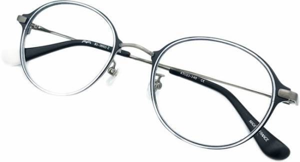 Y’sの初となるアイウェアコレクションを発売。ワイズらしい要素を取り入れたジェンダーレスなコレクション