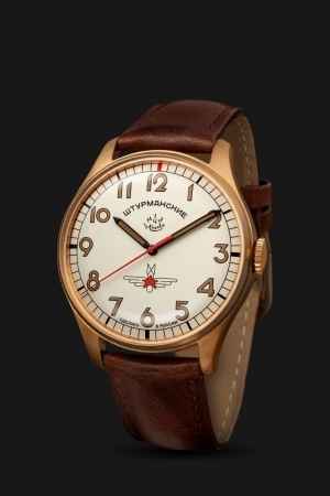希少価値の高い手巻きムーブメントを搭載。ブロンズケースでエイジングも楽しめるシュトゥルマンスキーの時計