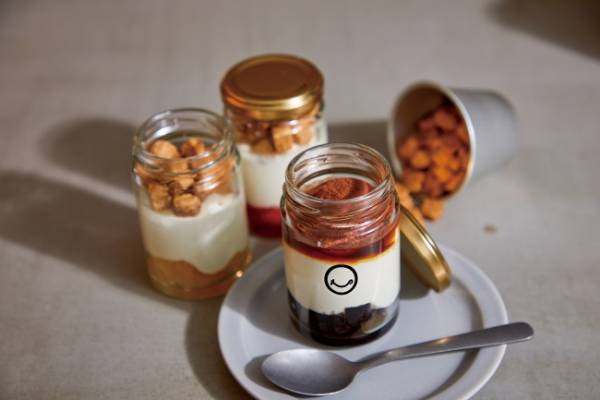 目の前の炎で一気にキャラメリゼして仕上げる「チーズスイーツ専門店 マルーチーズ」が大阪・なんばCITYに登場