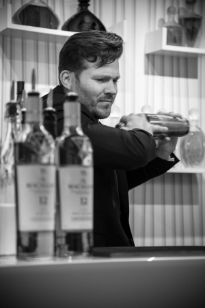 おうちで優雅なバータイム。ラリックから、潔く知的な光を湛える新作バーウエアが登場