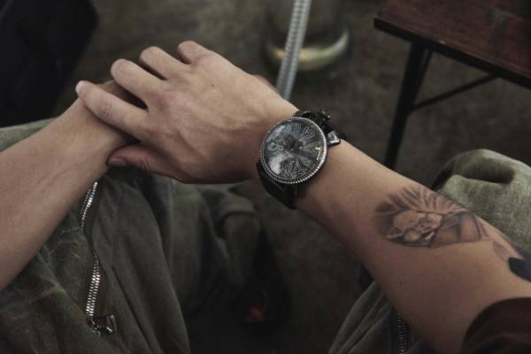 GaGa MILANO x プリンチペ プリヴェの公式カスタマイズ時計はビンテージ加工とダイヤモンドを組み合わせた一点物