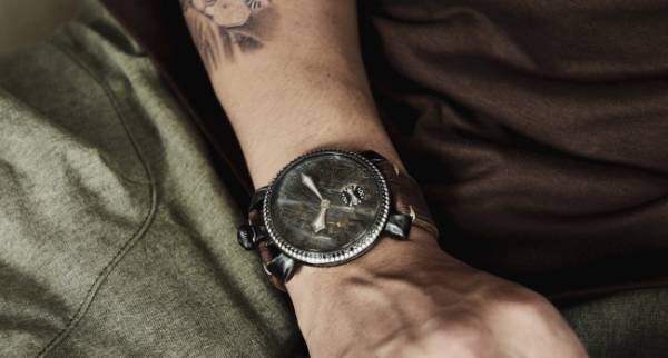 GaGa MILANO x プリンチペ プリヴェの公式カスタマイズ時計はビンテージ加工とダイヤモンドを組み合わせた一点物