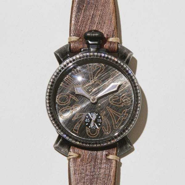 GaGa MILANO x プリンチペ プリヴェの公式カスタマイズ時計はビンテージ加工とダイヤモンドを組み合わせた一点物