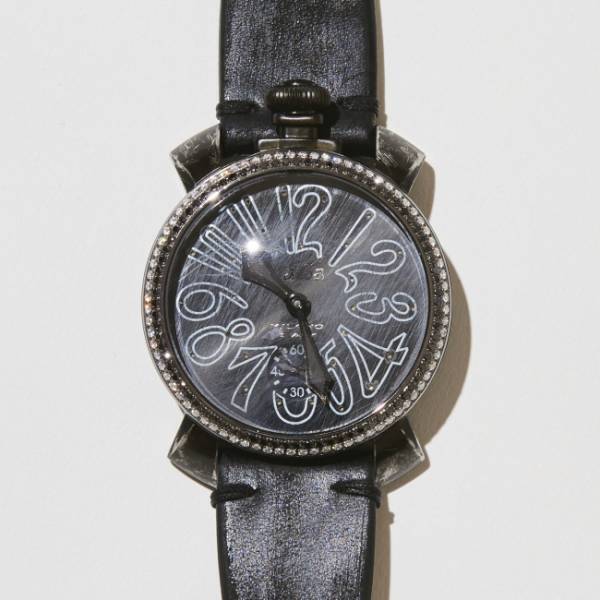 GaGa MILANO x プリンチペ プリヴェの公式カスタマイズ時計はビンテージ加工とダイヤモンドを組み合わせた一点物