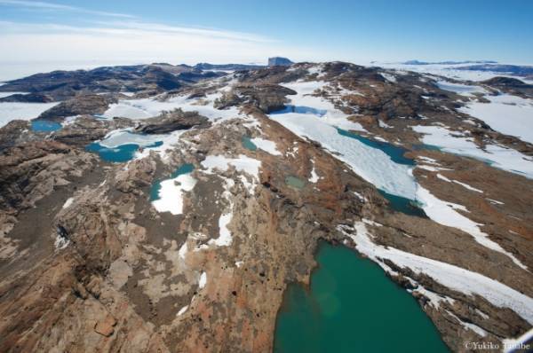 セイコー プロスペックスから南極の「スカルブスネス」に着想を得たグリーンが印象的な数量限定モデルを発売