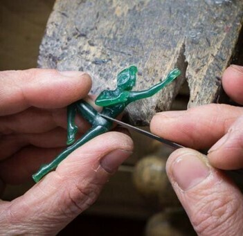 朗らかで愛らしい妖精たち。ヴァン クリーフ＆アーペルの世界を惜しみなく表現した新作ハイジュエリー