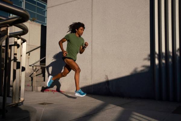 より軽く快適に! HOKA ONE ONE を代表する定番モデルと軽量なスピードモデルを刷新