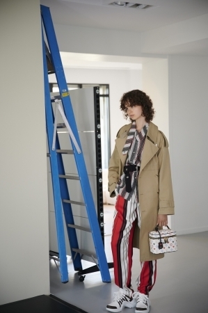 ルイ・ヴィトンがウィメンズ 2021 クルーズ・コレクションを発表