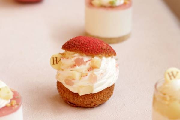 HUGO & VICTORが旬の桃を使った「ペッシュ フェア」をスタート! みずみずしい桃のケーキやパフェが登場