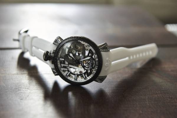 GaGa MILANOのネイマールとのコラボモデルはダイヤモンドを使用した限定モデルで登場