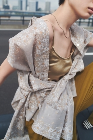 シャイニーな素材など、適度なエッジが心地よいCREOLMEの最新コレクションが登場。ROSE BUDにて展開