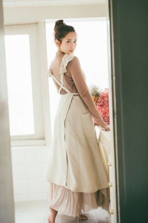 モデル・タレントの紗栄子が魅せる 初のワンマイルドレス。スナイデルカプセルコレクション