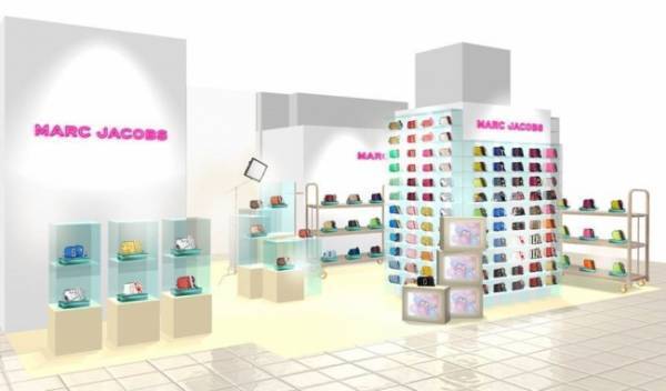 過去のアーカイブから新作までが一堂に並ぶ、ザ マーク ジェイコブス「THE SNAPSHOT POP UP SHOP」が銀座三越に出現