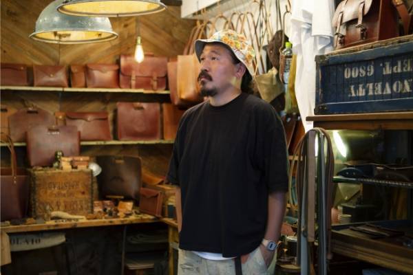 レザークラフトブランドBrown Brownとの協業による腕時計「Lo-Fi Digital」