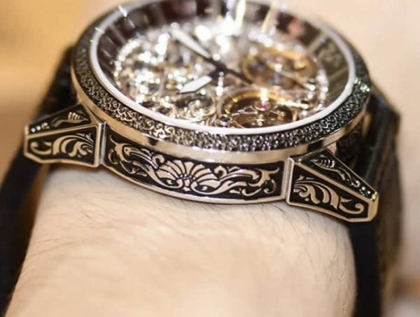 プリンチペ ウォッチのSCULPTURE COLLECTIONから待望のラウンドケースが登場