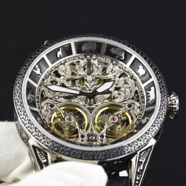 プリンチペ ウォッチのSCULPTURE COLLECTIONから待望のラウンドケースが登場