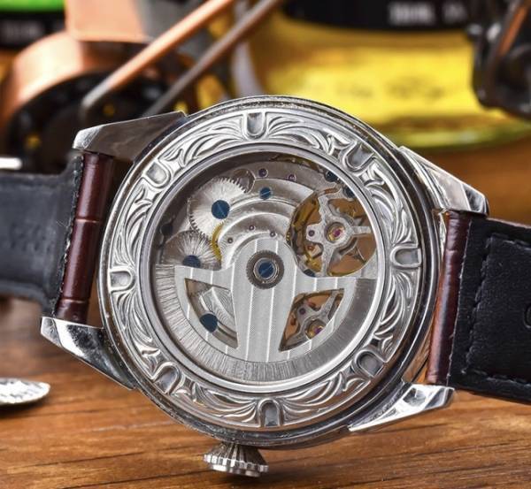 プリンチペ ウォッチのSCULPTURE COLLECTIONから待望のラウンドケースが登場